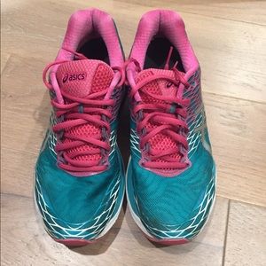 Women’s size 10 Asics Nimbus